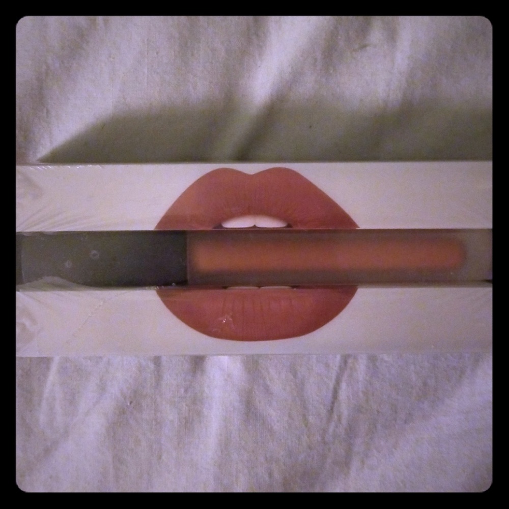 Huda Beaty matte liquid lip